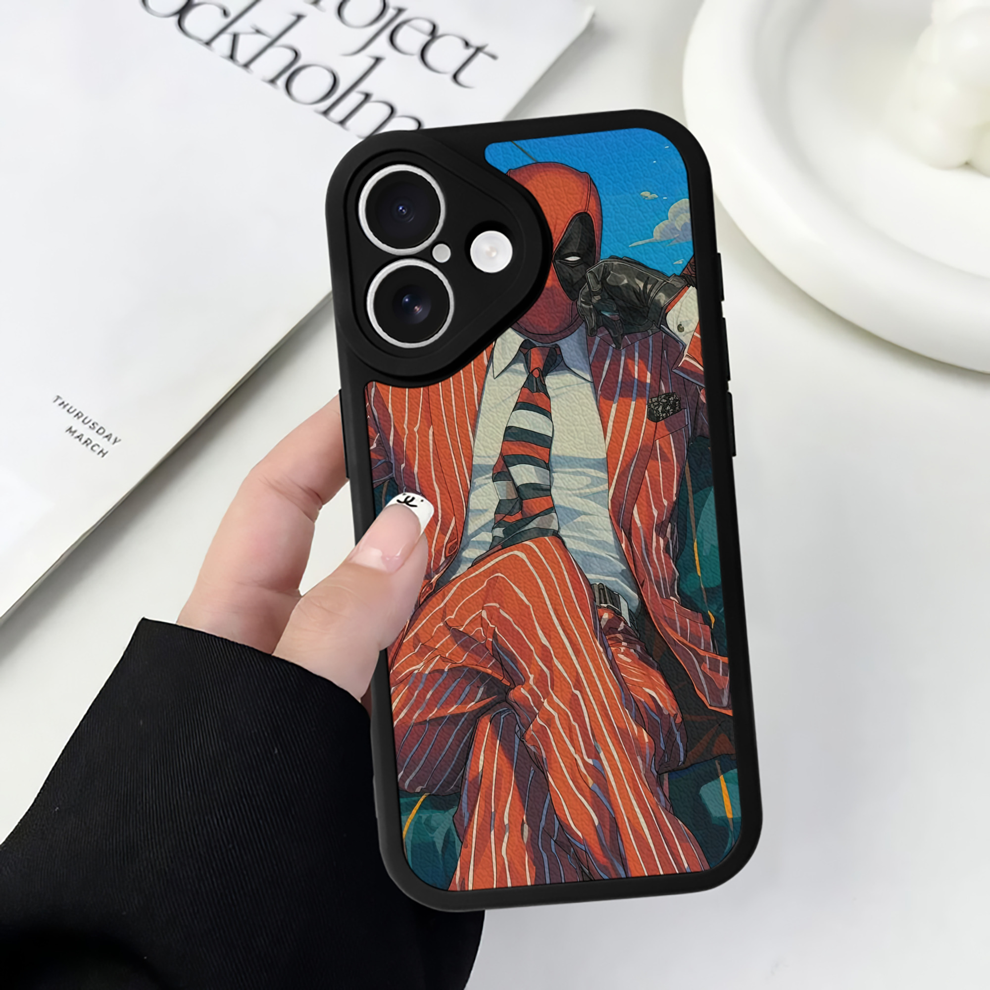 （画像用） Deadpool デッドプール 【iPhone 16シリーズ対応】シリコンスマホケース（レザー調） 材質：シリコン